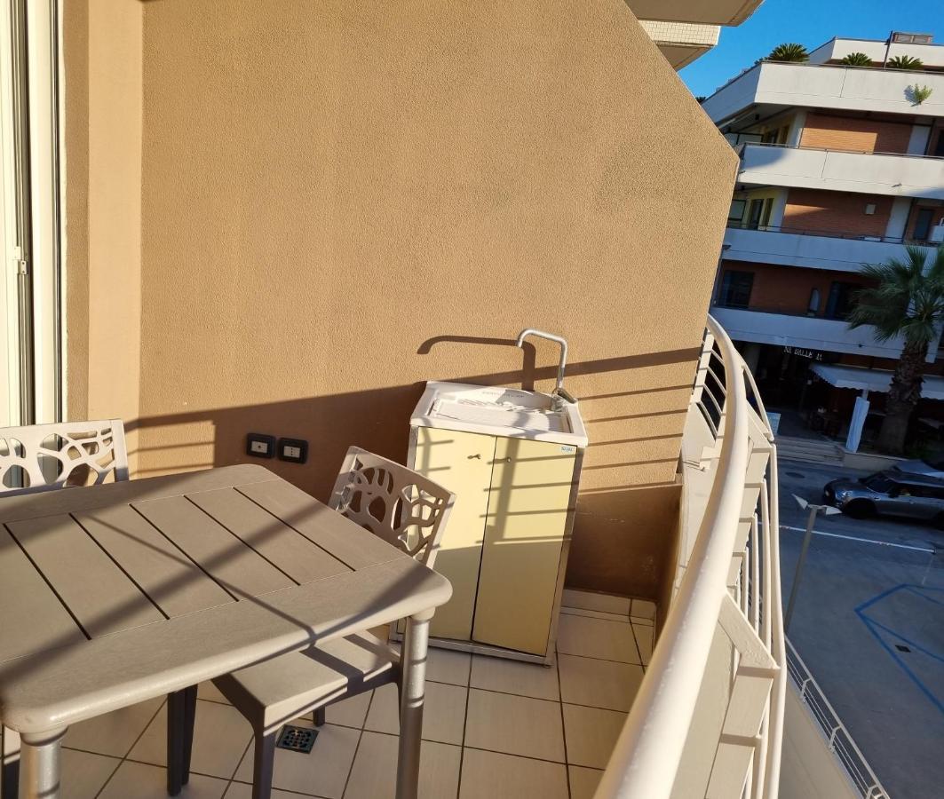 Casamare Alba Adriatica Frontemare Apartment Luaran gambar